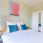 Penthouse Jolanda Meran-O