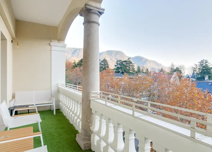 Penthouse Jolanda Meran-O